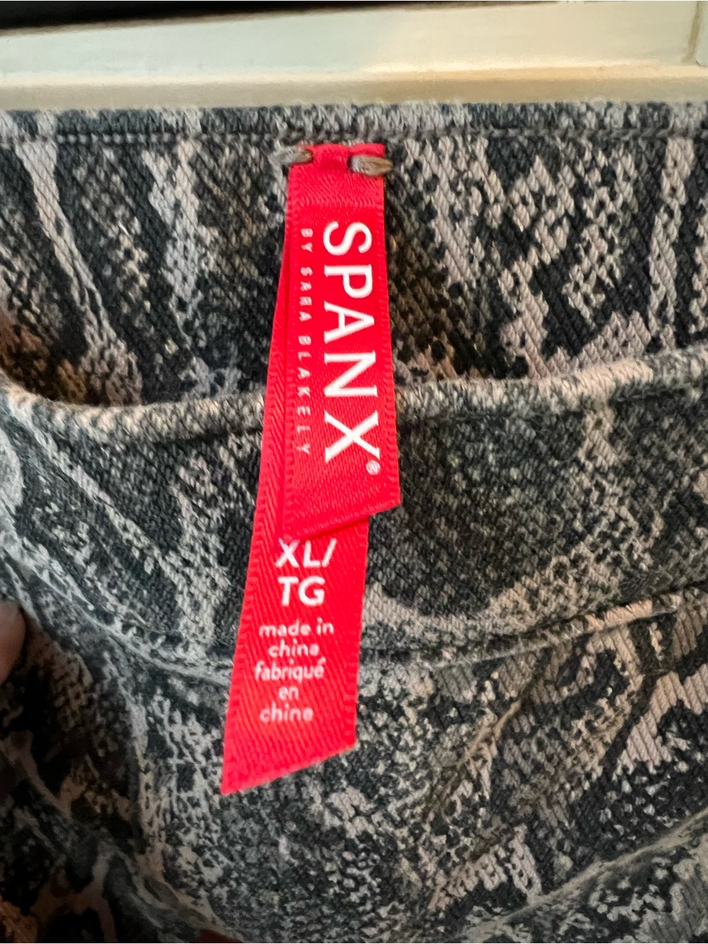 SPANX Snake-Pattern Slim Leggings in Black and Gray with Red Tag - Picture 3 of 7